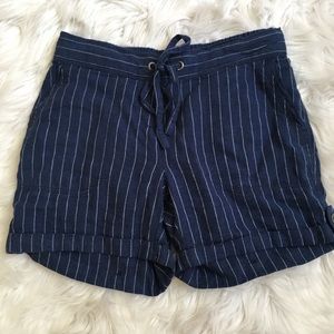 MID LENGTH FLOWY SHORTS